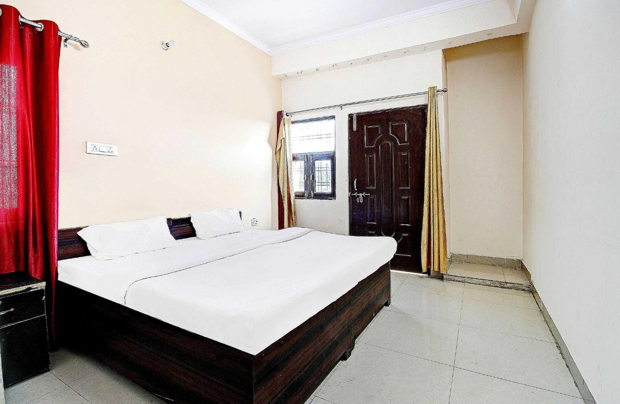 Hotel O Jr Hotel Lucknow Exteriör bild