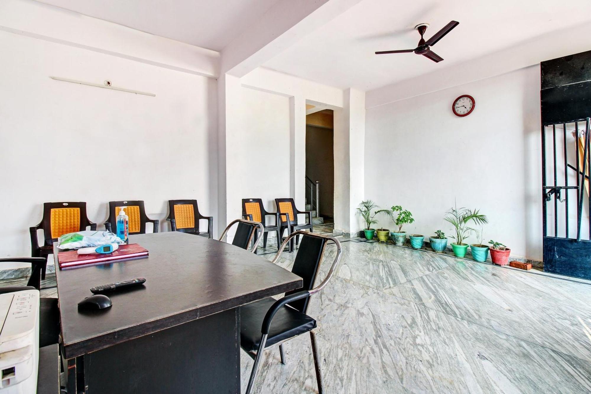Hotel O Jr Hotel Lucknow Exteriör bild