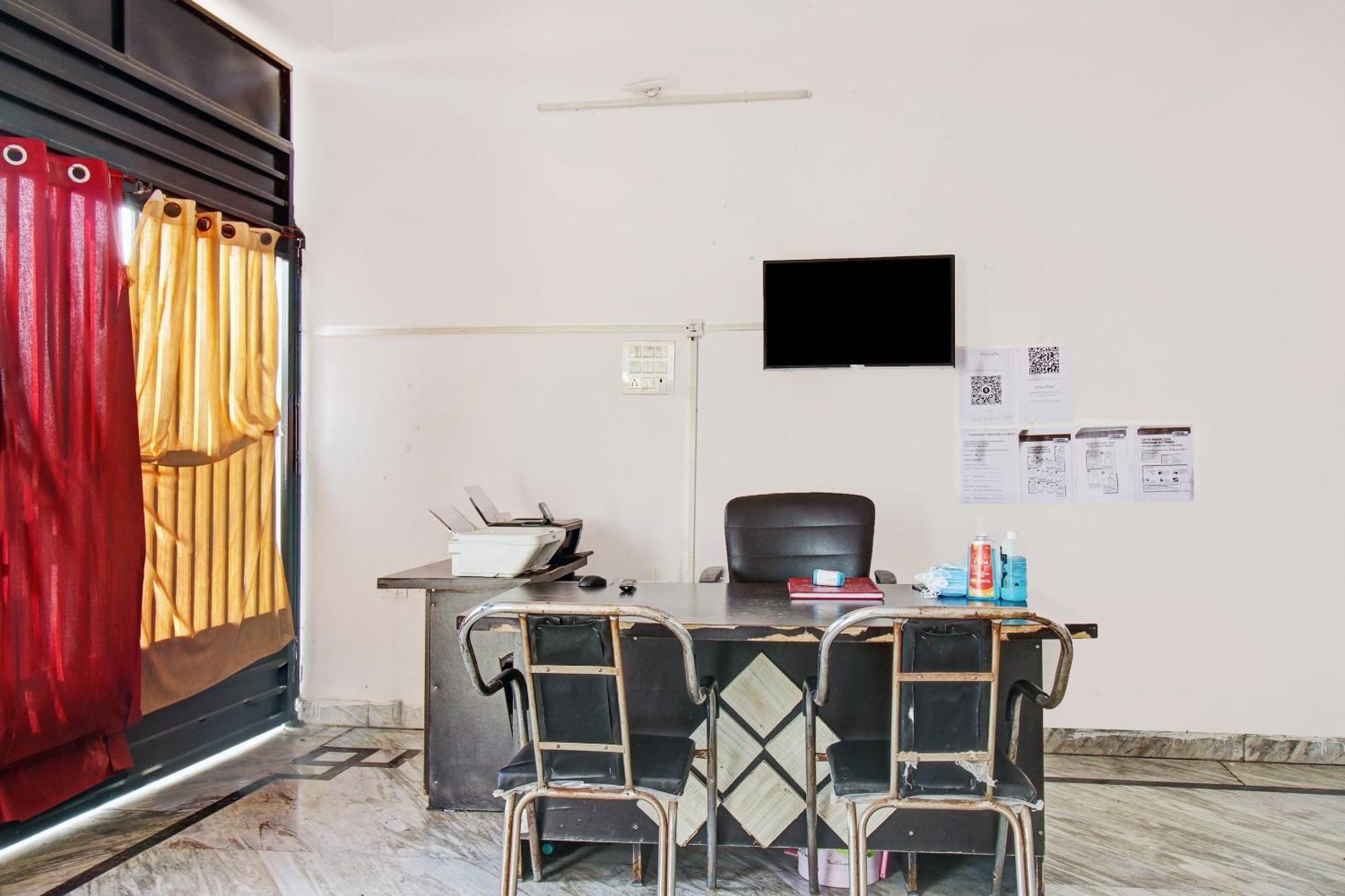 Hotel O Jr Hotel Lucknow Exteriör bild