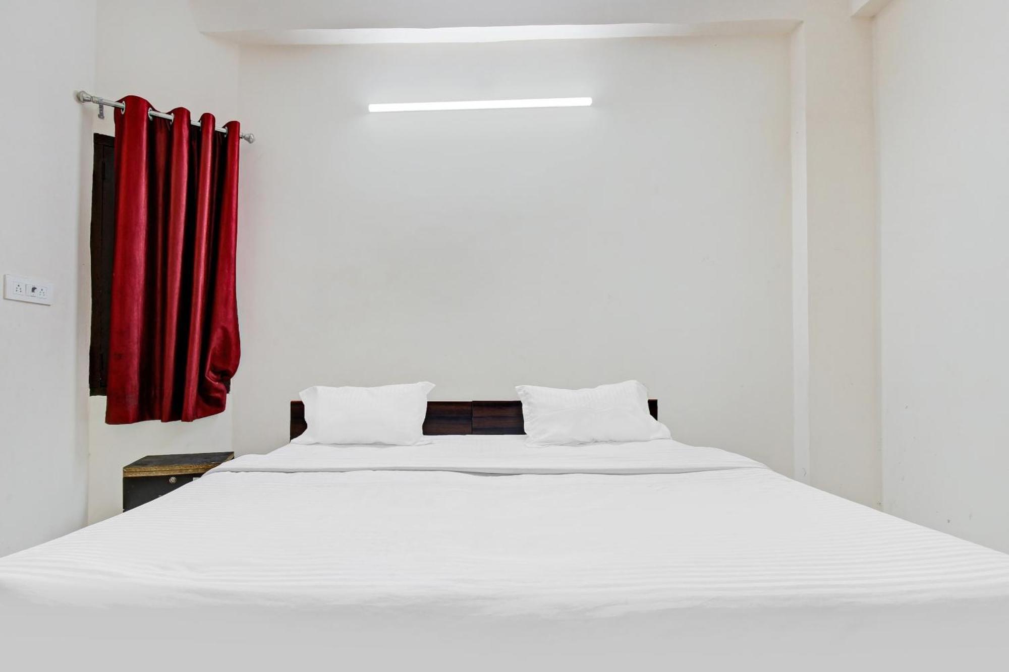 Hotel O Jr Hotel Lucknow Exteriör bild